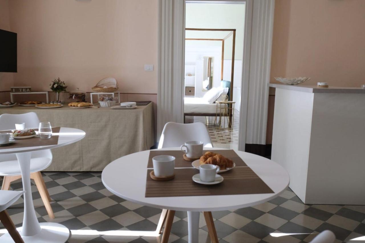 Toscano Palace Luxury Rooms Catania Bagian luar foto
