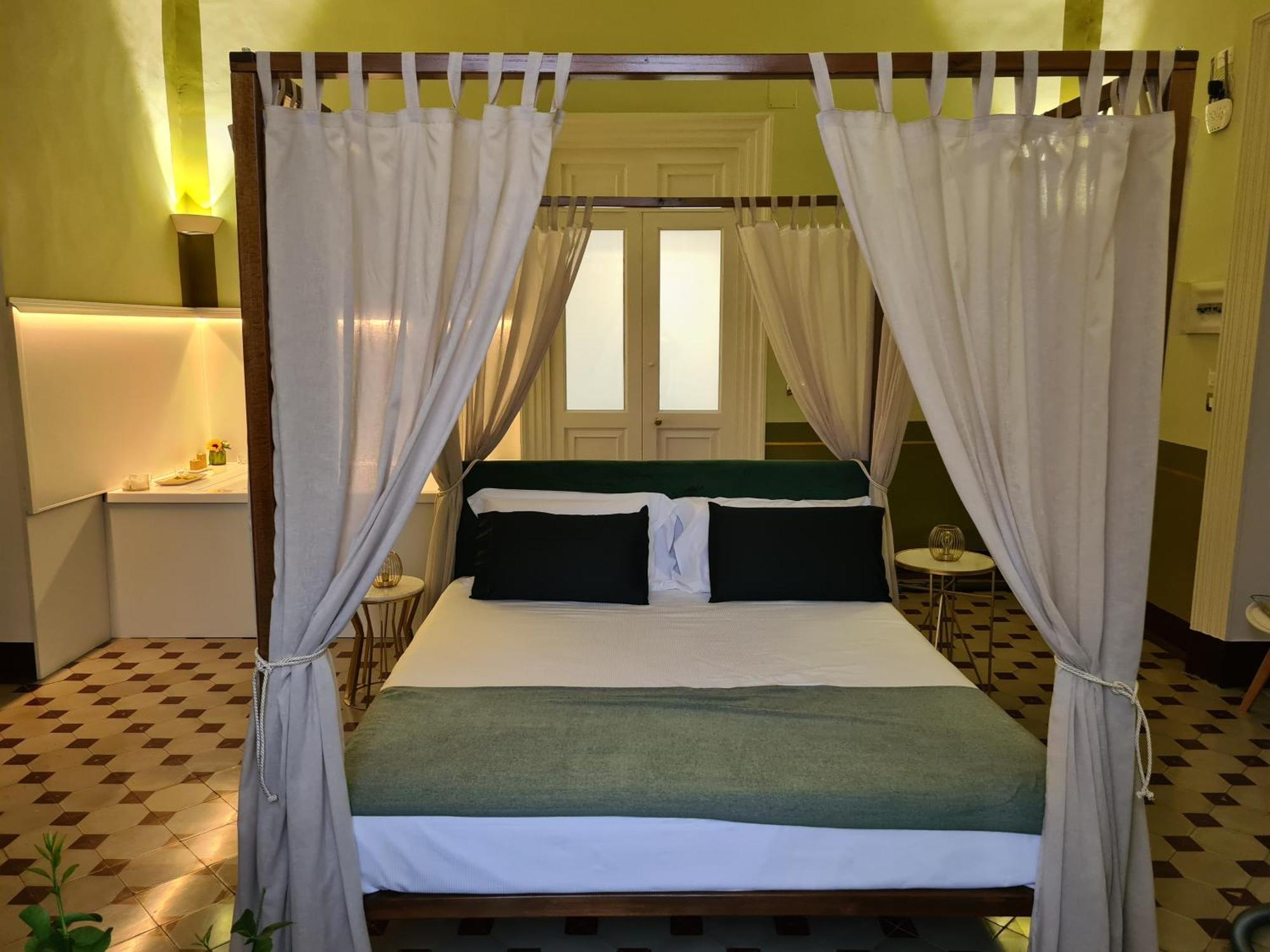 Toscano Palace Luxury Rooms Catania Bagian luar foto