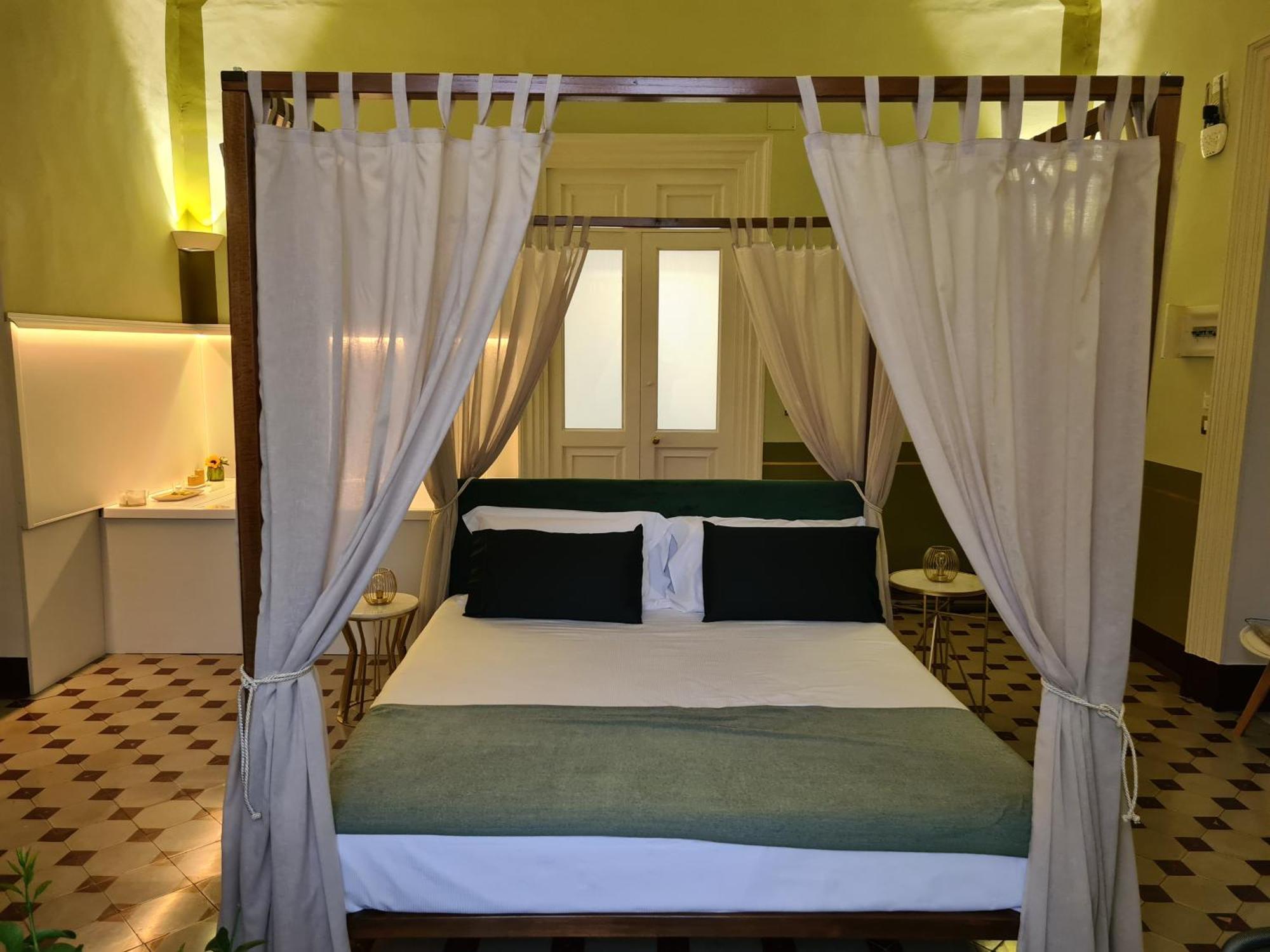 Toscano Palace Luxury Rooms Catania Bagian luar foto