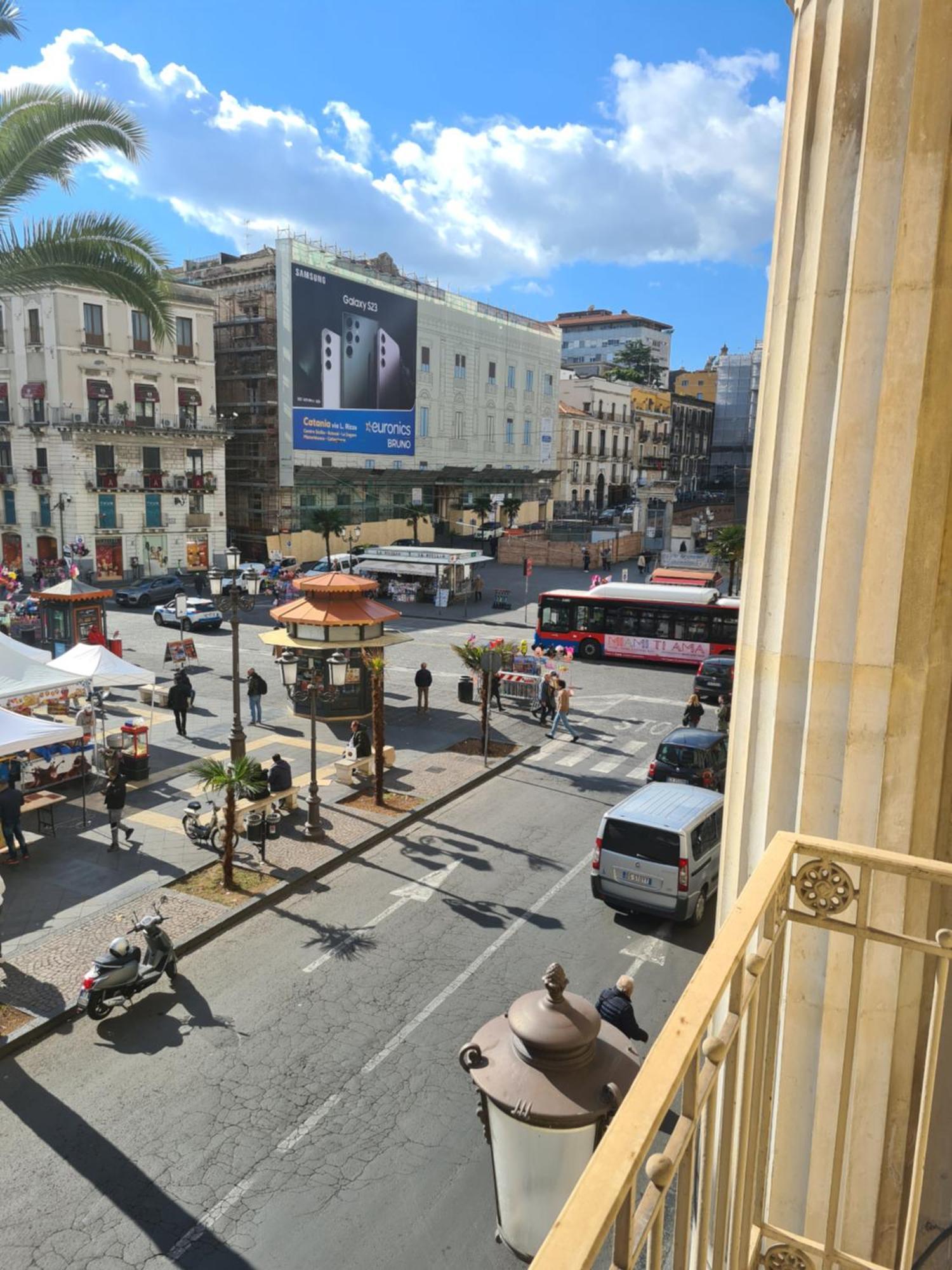 Toscano Palace Luxury Rooms Catania Bagian luar foto
