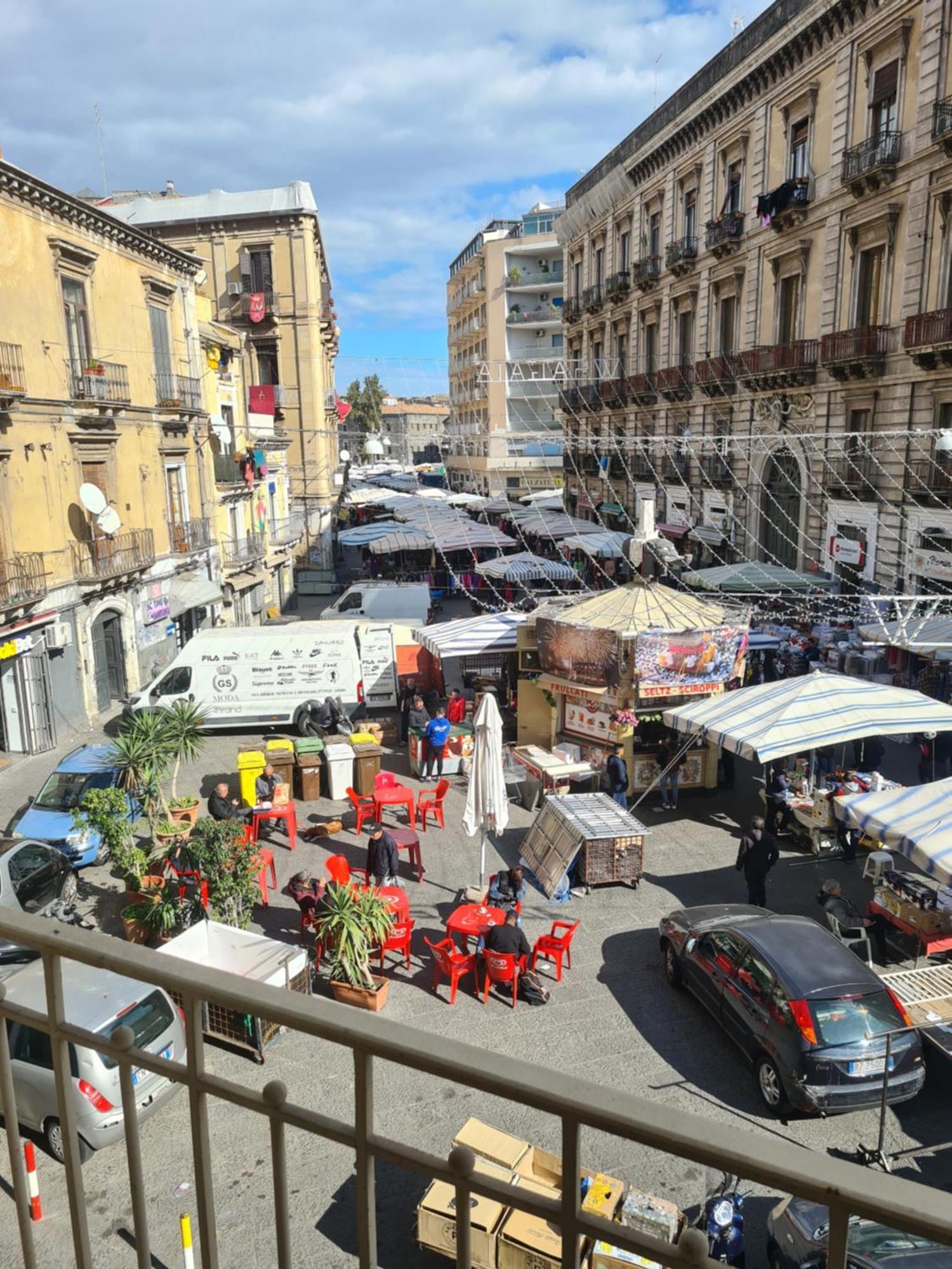 Toscano Palace Luxury Rooms Catania Bagian luar foto